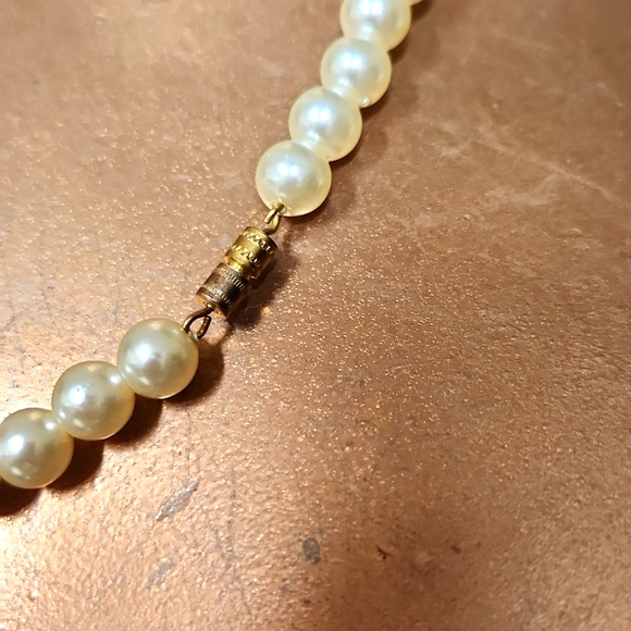 Rich Looking 24" Strand of Pearls - Picture 4 of 4